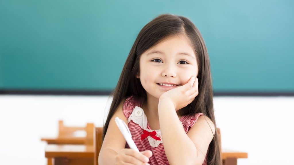 Portrait d'une élève en photographie scolaire